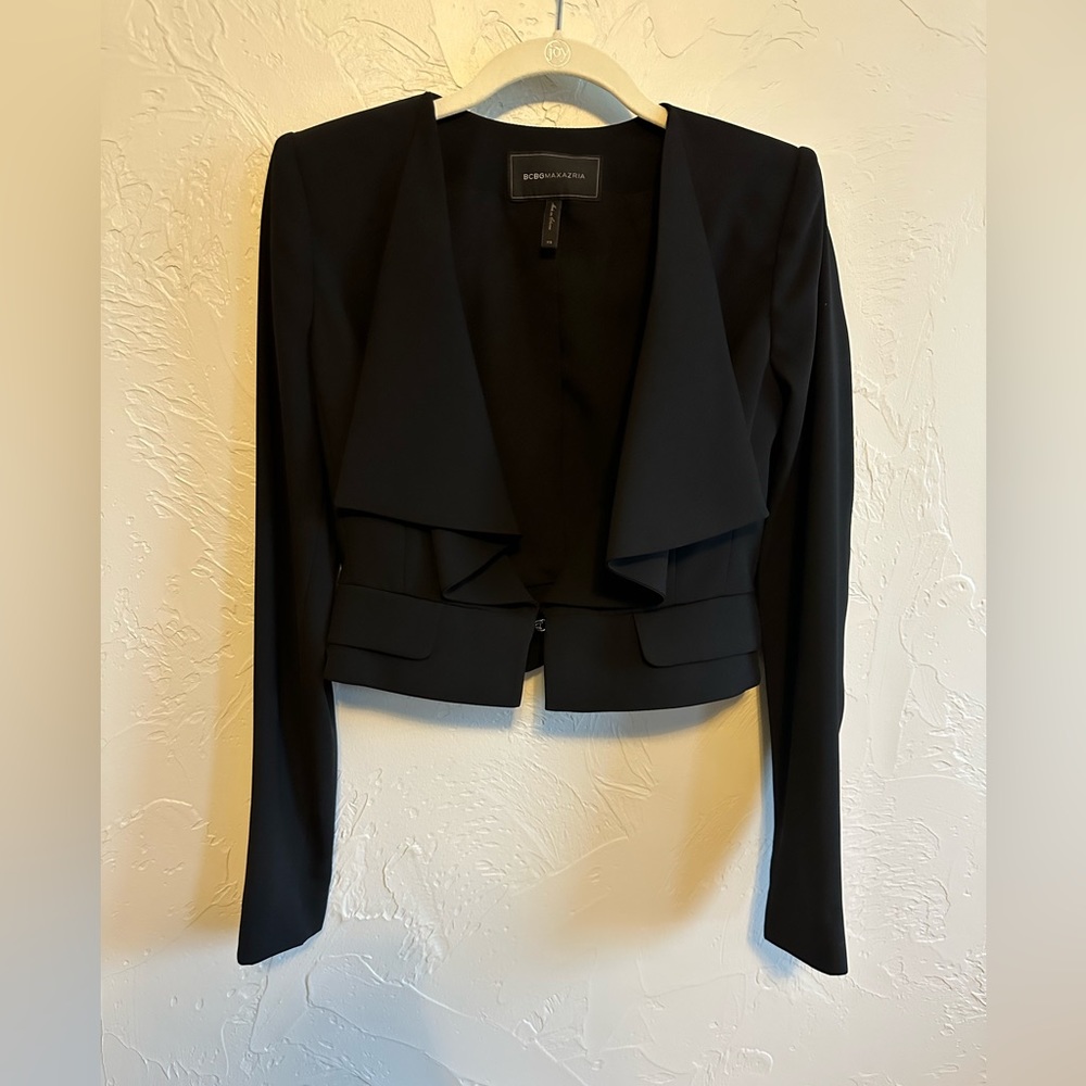 BCBGMAXARIA cropped blazer!
